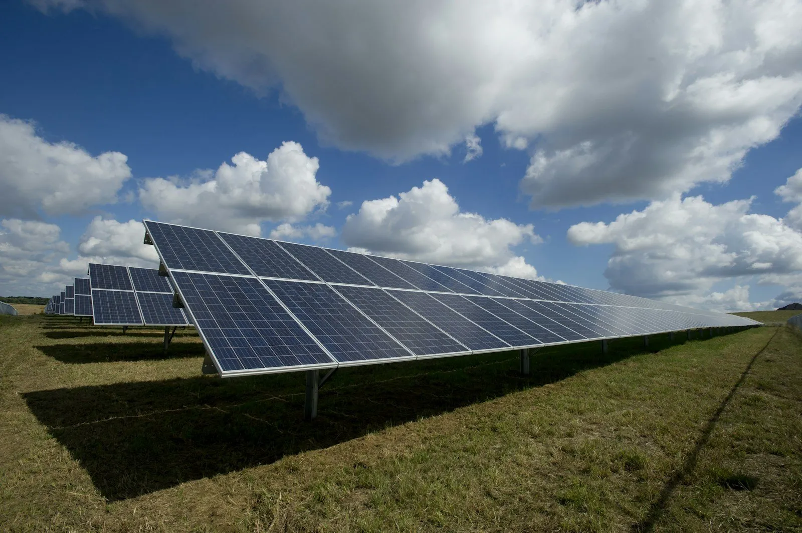 Panneaux solaires illustrant la transition énergétique